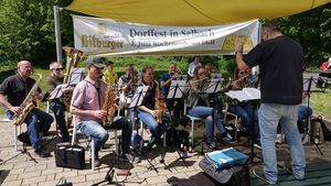 Der Musikverein Harmonie Selbach (MV) beim Frühschoppen